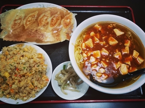 「麻婆麺＋半炒飯（700円？）＋餃子（300円？）」@你好 大森店の写真