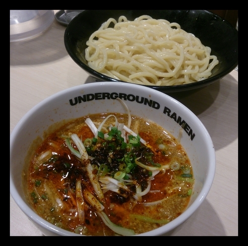 「坦々つけ麺 950えん」@UNDERGROUND RAMEN 頑者 コクーンシティさいたま新都心店の写真