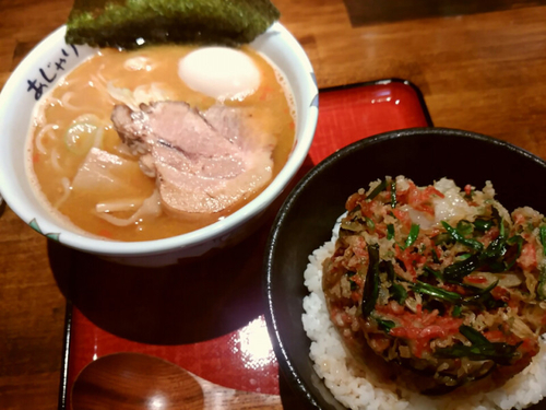 「ラーメンセット（味噌ラーメン＋かき揚げ丼）900円」@無化調らーめん 阿闍梨 渋谷センター街店の写真