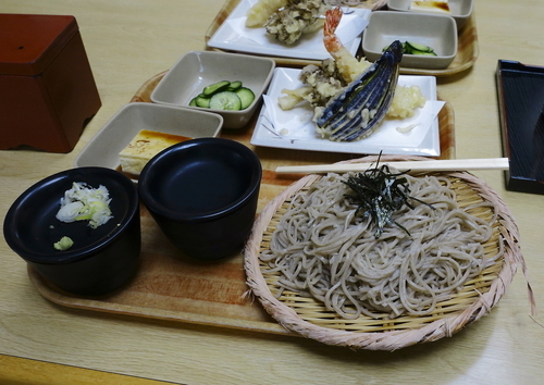 「ざる蕎麦　大盛＋天婦羅」@たくみの里ふれあいの家の写真
