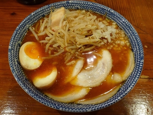 「辛みそモヤシチャーシューメン味玉付（900円）」@弘富の写真