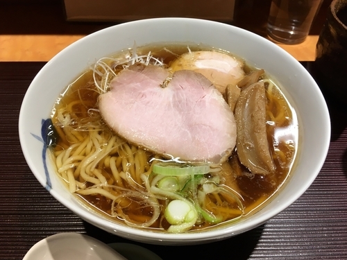 「純米酒（真名鶴）＋醤油・味玉」@麺 みつヰの写真