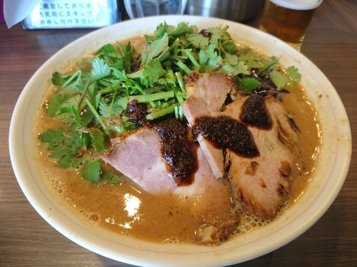 「たっぷりのパクチーの少し痺れる味噌らーめん780円＋ライス」@INOSHOWの写真