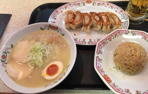 「鶏白湯ラーメンセット（￥1063）」@餃子の王将 大和駅前店の写真