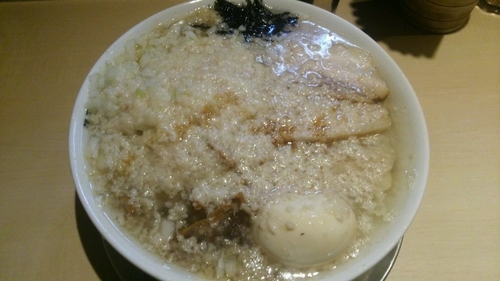 「特製中華そば(並・鬼脂)+玉ねぎ+半ライス」@麺工 豊潤亭の写真