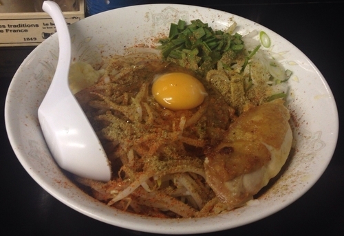 「まぜ郎(ニンニク・中盛)800円」@潮中華 KAZEの写真