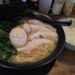 特製ラーメン(醤油) 中盛(麺1.5玉)  硬さ濃さ脂普通 ¥9