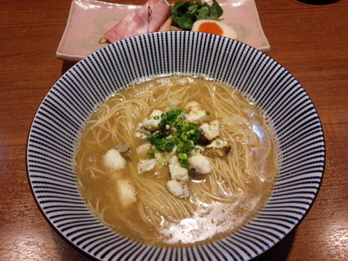 「【限定】川越真鯛醤油そば・ワサビ付き追い飯」@寿製麺よしかわ 川越店の写真