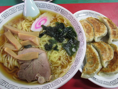 「ラーメン+餃子　「400円+300円」」@中華料理 貴陽軒の写真