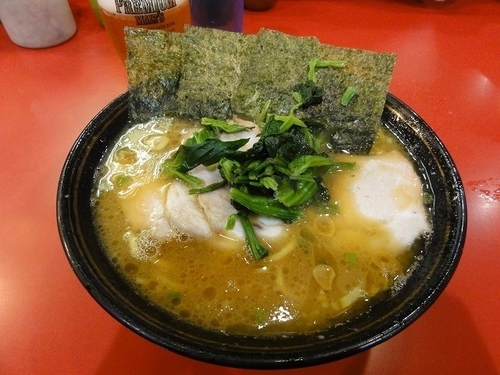 「チャーシュー麺　790円　硬め濃いめ　ﾋﾞｰﾙ」@家系総本山 ラーメン吉村家の写真
