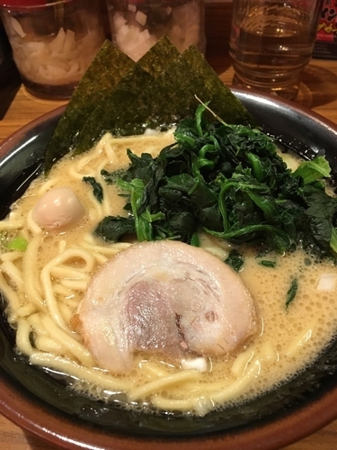 「ラーメン醤油 ほうれん草マシ」@横浜家系ラーメン 壱角家 京急川崎店の写真