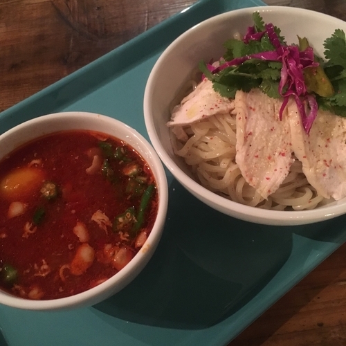 「トマトヌードル パクチーチキン」@Dip Inn Noodle barの写真
