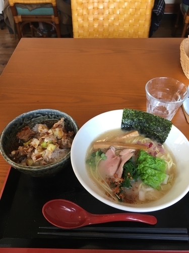 「鶏白湯ラーメン＆チャーシュー丼」@SAMURAI桃太郎の写真