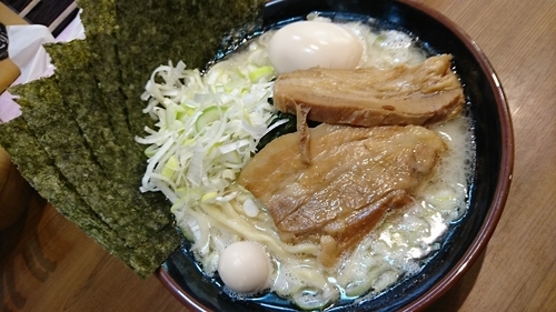 「塩豚骨ラーメン(一刀盛り)」@横浜家系ラーメン 一刀家 茅場町店の写真