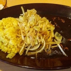 チキン野菜炒めカレー 950円