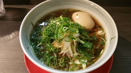 「ネギ醤油ラーメン(950円)+味玉(120円)」@柳麺 呉田-goden-の写真