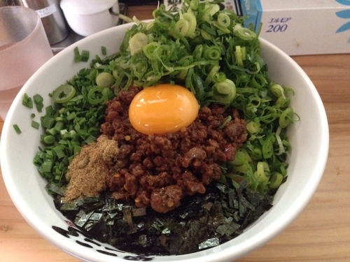 「九条ネギ盛り台湾混ぜそば」@麺屋こころ 梅ヶ丘店の写真