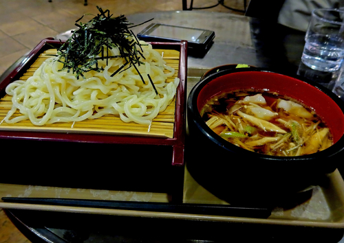 「きのこたっぷりつけうどん」@芳味亭の写真