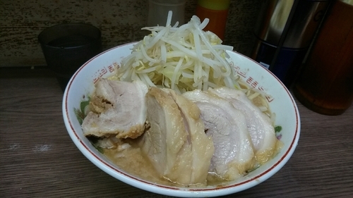 「ラーメン小豚  堅め少な目」@ラーメン二郎 横浜関内店の写真