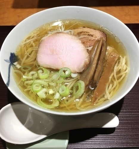 「日本酒, チャーシュー(別皿) & 塩 (細麺)」@麺 みつヰの写真