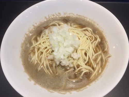 「かけそば-醤油（高知背黒、千葉鯵、牛深平子）×あぶらそば-塩- 」@煮干乱舞の写真