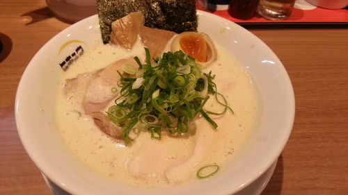 「鶏白湯魚介濃縮らーめん」@ヒキュウの写真