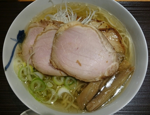 「塩（細麺）＋チャーシュー」@麺 みつヰの写真