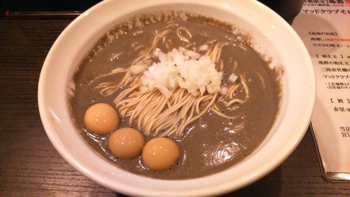 「極濃鬼煮干800円+ウズラの味玉50円」@灰汁中華 丿貫 福富町本店の写真