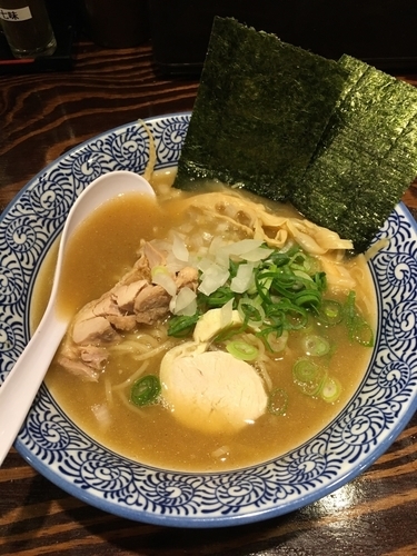 「濃厚醤油鶏白湯ラーメン」@麺屋 問の写真