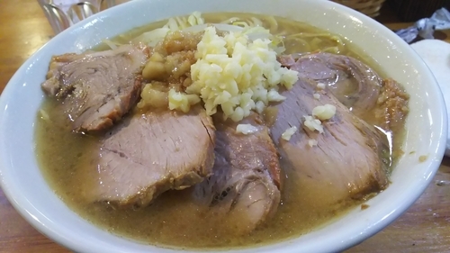 「ラーメン麺量250g＋豚増し（にんにく・あぶら）￥1,050」@男気らーめんアカギの写真