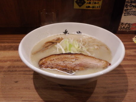 「塩らーめん」@春一家 三代目 麺宿の写真