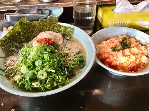 「ラーメン 並(カタメ、コイメ)¥650+九条ネギ¥150+サービ」@横浜ラーメン 武蔵家 三鷹店の写真