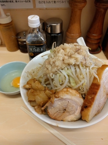 「ラーメン+生卵（ヤサイ、アブラ、カラメ）」@自家製ラーメン 大者の写真