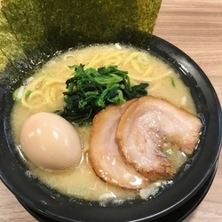 味玉塩豚骨ラーメン