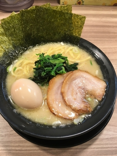 「味玉塩豚骨ラーメン」@横浜家系 中井家の写真