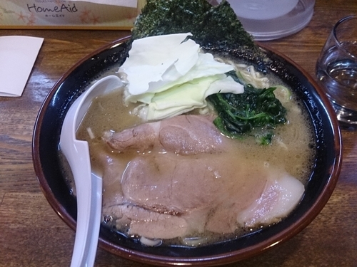 「朝ラー いつもの豚骨醤油 細麺 ﾛｰｽﾁｬｰｼｭｰ」@らあめん 寸八 総本店の写真