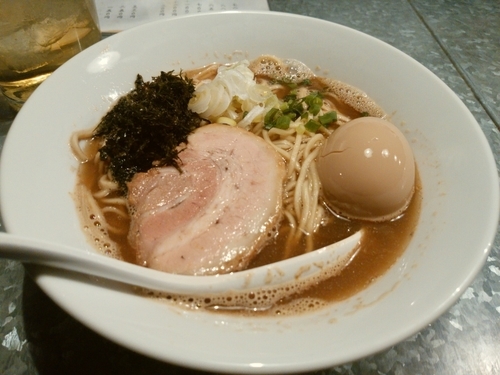 「味玉醤油らぁめん(並盛・130g)880円」@らぁめん家 有坂の写真