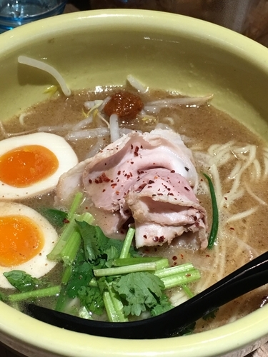 「味玉スパイストンコツソバ ランチ餃子セット」@ソラノイロ トンコツ&キノコの写真