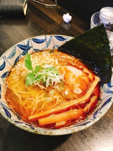 「焦がし焼きアゴ塩らーめん」@燵家製麺の写真