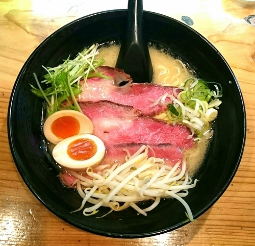 「チャーギュウ麺(白) 半熟煮たまご」@ラーメン 道玄の写真