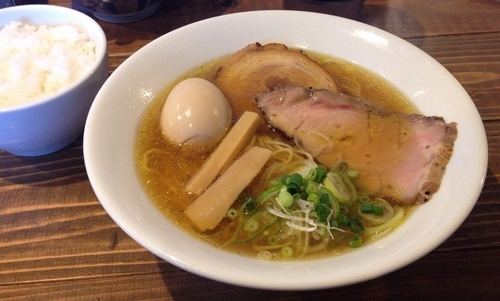 「味玉丸鶏ト蛤ノ中華ソバ(限定)＋半ライス(880円＋50円)」@中華ソバ 煉虎の写真