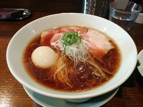 「特性醤油ラーメン950」@創作麺工房 鳴龍の写真