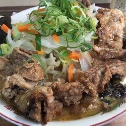 野菜特盛極濃醤油麺【900円】