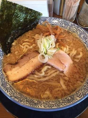 「背脂のこく煮干しらあめん」@千葉房総 麺のマルタイの写真