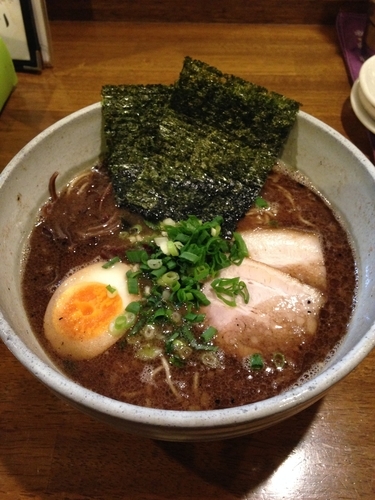 「黒豚骨ラーメン 細麺」@豚骨らーめん いちご家の写真