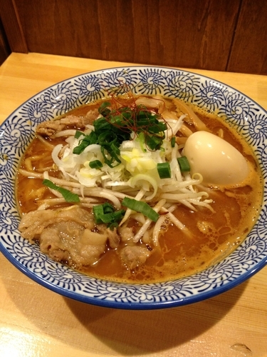 「【季節限定】味噌らーめん 830円  味玉(ラーパス)」@自家製麺 竜葵の写真