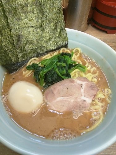 「味玉ラーメン（固め・少なめ）」@横浜らーめん 渡来武の写真