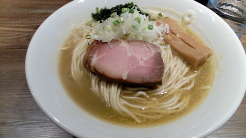 「海老塩ラーメン（780円）+中盛（50円）」@つけ麺 一燈の写真