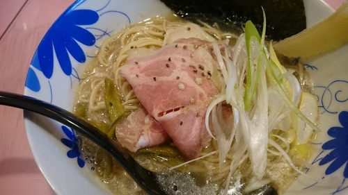 「凛々しい太刀魚煮干のレモン絞り中華そば￥780」@らーめん凛々の写真