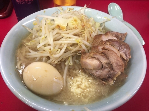 「豚入りラーメン」@ラーメン二郎 新宿歌舞伎町店の写真